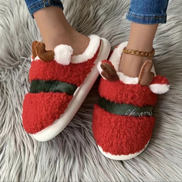 NWT Cute Christmas Reindeer Plush Memory Foam Slippers. - Picture 4 of 13